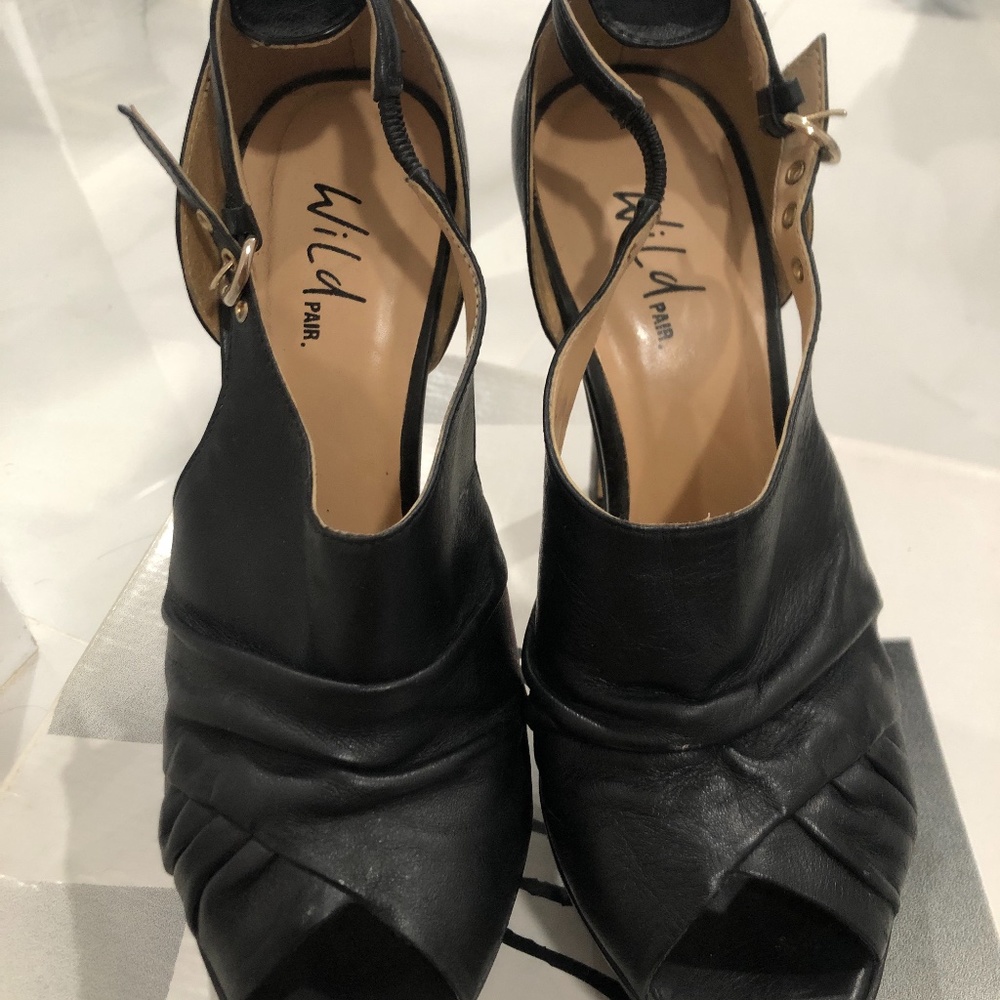 Vintage black wild pair high heels